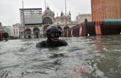 Inundaţiile din Toscana au ucis un român. Bărbatul avea 35 de ani şi a fost găsit pe fundul lacului Burano
