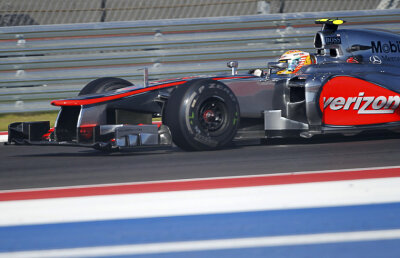 Campionatul se decide în Brazilia! Hamilton cîştigă cursa din SUA. Vettel pe 2, Alonso pe locul 3