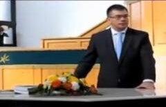 ALT PENIBIL. "Păstorul sufletelor", Mihai Răzvan Ungureanu, ţine predici electorale în CASA DOMNULUI (VIDEO)