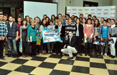 Liceeni, doar ochi şi urechi la evenimentul BBC Science World în Colegiul Sf.Sava, din Bucureşti