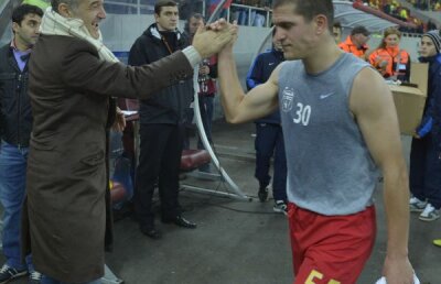 Fanii rivalelor i-au luat la mişto pe stelişti: "Abator, măcelărie, carne macră!"