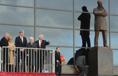 Împăratul de bronz » Manchester United a dezvelit statuia legendarului său manager Sir Alex Ferguson