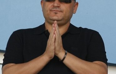 Împăcare istorică în Bănie » Mititelu a dat mîna cu "Omul negru" din istoria Craiovei