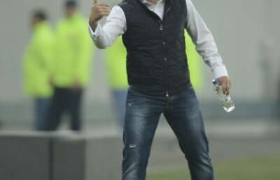 Reghe renunţă la sistemul cu 3 fundaşi centrali! » Care sînt surprizele pregătite pentru meciul cu Braşov