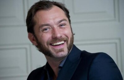 Jude Law se iubeste cu o garderobiera
