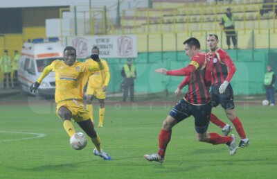FOTO&VIDEO Echipa lui Hizo a învins în derby-ul Moldovei şi a urcat pe 4 » Vaslui - CSMS Iaşi 3-0