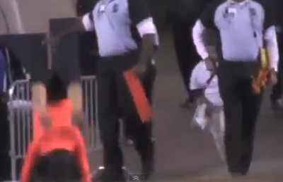 VIDEO S-a oprit pentru că nu a mai avut loc! O majoretă a atins un record incredibil: 49 de rotiri peste cap!