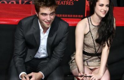  BARFA! Kristen Stewart si Robert Pattinson asteapta un copil. Actrita il "implora" pe Patz sa o ia de sotie