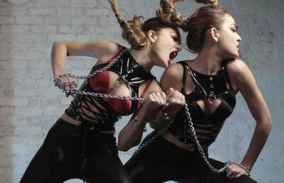 Mai sexy decat Laetita Casta! Gemenele Indigo, in Top 100 frumuseti din filme