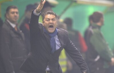 Ilie Stan se ia de un jucător de-ai săi: "Vrea mai mulţi bani, dar avem oameni în lot care cîştigă 1.500 de lei" :X