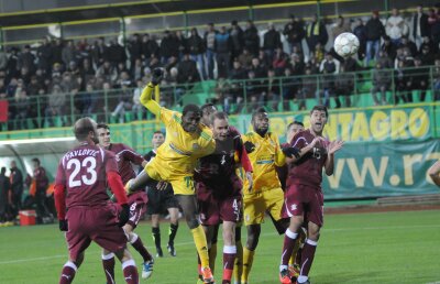 FOTO + VIDEO Vaslui cîştigă cu Rapid şi se apropie la 10 puncte de Steaua
