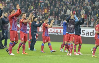 După 6-0, party pînă la 6 dimineaţa » Steliştii au sărbătorit cu votcă şi şampanie victoria contra Chiajnei