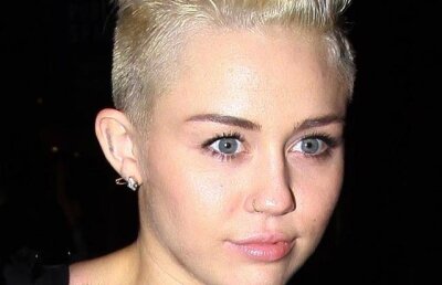 Miley Cyrus l-ar putea inlocui pe simpaticul Jake in serialul "Doi barbati si jumatate"