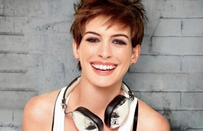 FOTO A slabit 11 kilograme si se vede: Anne Hathaway arata mai bine ca niciodata!