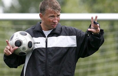 Petrescu crede că mai are de învăţat pentru a-l ajunge pe Lucescu: "Luce e manualul meu"