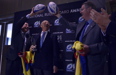 Trofeu pentru o viaţă » Greii rugby-ului mondial au venit la Bucureşti pentru a-l premia pe Viorel Morariu