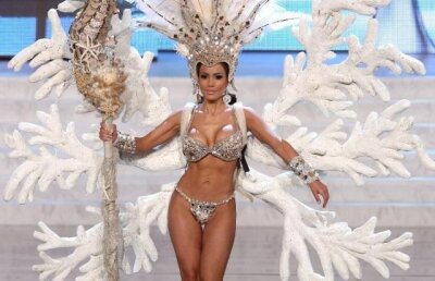 FOTO! Frumoasele lumii, ispite delicioase in costumatii fantasy la Miss Univers 2012