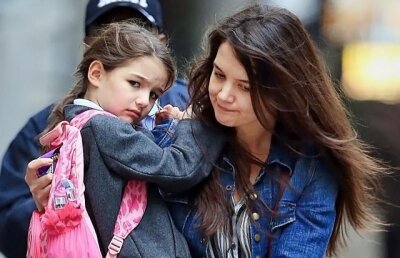 Katie Holmes a cumparat cadouri de Craciun de 30.000 de lire pentru Suri
