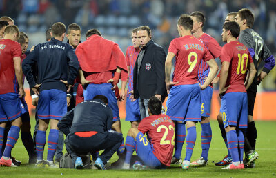 Reghe cere jucători ieftini! » Antrenorul Stelei nu vrea să depăşească plafonul de salarii impus de Becali