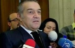 Becali, în prima zi la Parlament ca deputat: Sunt cel mai puternic deputat! Spuneţi-mi dacă vedeţi vreunul mai puternic decât mine pe aici?