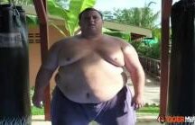 Transformare SPECTACULOASĂ în 9 luni de zile! Purta haine XXXXXXXXL, cântărea 250 de kg, iar medicii i-au spus că are zilele numărate (VIDEO)