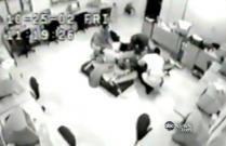 VIDEO ŞOCANT. Scene din Evul Mediu aplicate la şcoală. Ce metode şocante foloseşte personalul instituţiei