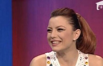 Elena Gheorghe a lansat un cantec special... "De Craciun"