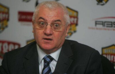 Dragomir le dă speranţe rapidiştilor şi dinamoviştilor: "UEFA nu e interesată de datoriile de pe plan intern"