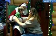 Gestul EMOŢIONANT făcut de Moş-Crăciun. Cum a făcut fericit un copil surd (VIDEO)