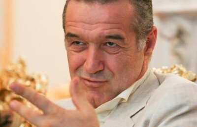 Gigi Becali a petrecut Revelionul la Poiana Brasov, alaturi de familie