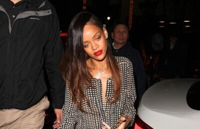 Cameleon: Rihanna si-a schimbat tunsoarea, dar naravul ba! 
