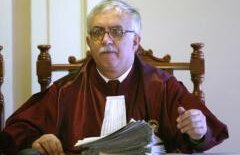Preşedintele Curţii Constituţionale a căzut pe gheaţă şi a suferit o fractură