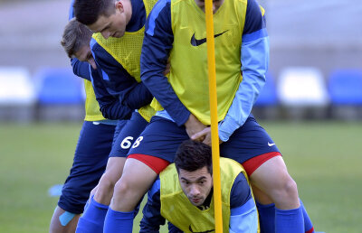 Epuizare amuzantă » Reghe foloseşte la Steaua exerciţii pe cît de distractive, pe atît de solicitante