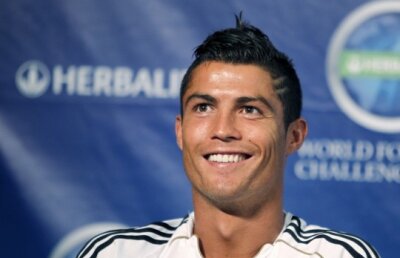 Ronaldo pune capăt speculaţiilor: "Rămîn la Madrid"