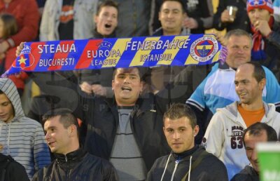 FOTO Peste tot acasă » Roş-albaştrii au fost susţinuţi la meciul cu Celtic de 200 de fani