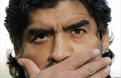 Maradona se gîndeşte să renunţe la fotbal! "Mi-e scîrbă de tot ce se petrece!"