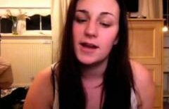 Transformare INCREDIBILĂ în 10 minute: Cum UMILEŞTE o tânără piţipoancele dependente de machiaj (VIDEO)