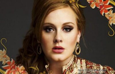 Adele isi ascunde copilul intr-o patura