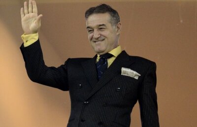 Steaua a pregătit două contracte pentru Rîpă » Becali către Marius Stan: "Ţi-am dat cadou 2,4 milioane"