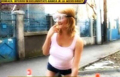 Dorele, fereste-te, ca te lasa fara loc de munca! Sharon Stone de Romania a devenit cea mai sexy muncitoare pe santier!