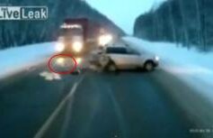 MIRACOL pe şosea: O fetiţă a supravieţuit, fiind aruncată prin luneta maşinii aproape de roţile unui camion care rula cu viteză (VIDEO)