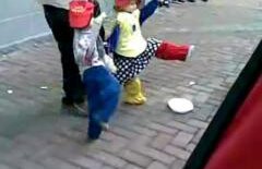 NU RATA acest filmuleţ! DANS SPECTACULOS pe străile din Ghana (VIDEO)