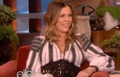 Ia romaneasca este celebra la Hollywood. Sotia lui Tom Hanks a purtat o astfel de bluza la "Ellen Show"