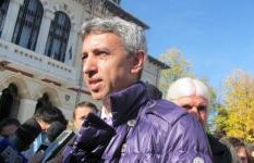 Scandal cu bâte la Slatina: Oamenii lui Dan Diaconescu, bătuţi în plină stradă. Un cameraman al OTV, la spital (VIDEO)