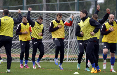 Au dispărut "clovnii" » Steliştii nu scot nici o vorbă la antrenamentele lui Reghecampf