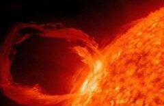 Erupţie GIGANTICĂ pe suprafaţa Soarelui. Vezi imagini SPECTACULOASE înregistrate de NASA (VIDEO)