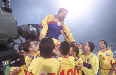 VIDEO + FOTO La mulţi ani, Gică! Top 10 imagini cu "Regele" şi cele mai tari goluri din carieră