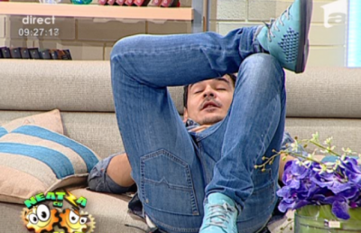 Uite cum se doarme in familia lui Razvan Simion!