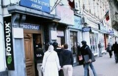 Şefi ai Poliţiei din Arad, audiaţi în scandalul diplomelor false de la Universitatea "Vasile Goldiş". Modul INCREDIBIL în care un rutierist a trecut examentul