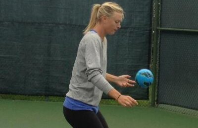 Foto inedit » Şarapova şi-a încercat norocul la fotbal :)